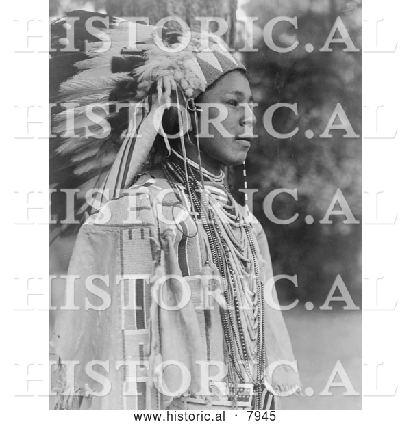 Historical Image of Umatilla Indian Costume 1910 - Black and White